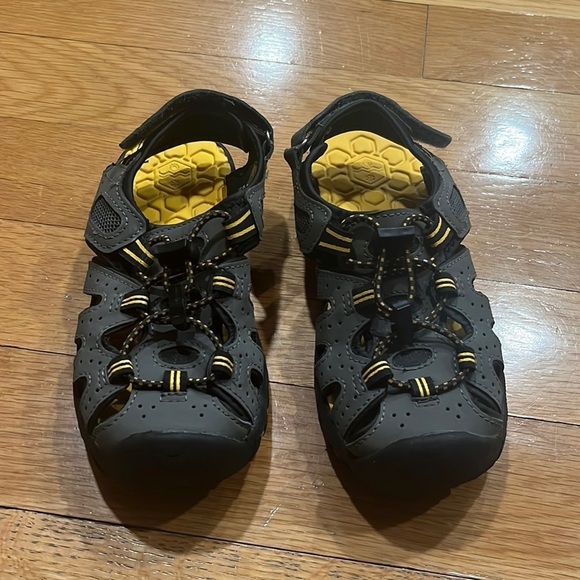 Khombu Kyle gray yellow boys sandals size 13. - Picture 1 of 6